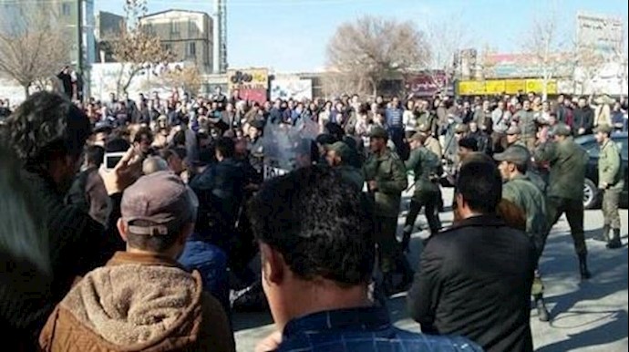 اتساع نطاق المظاهرات في إيران والأمن يلجأ للعنف