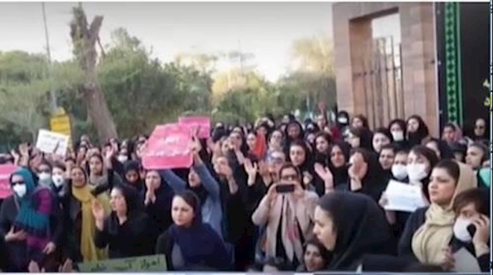 ايران .. زيارة روحاني الی اهواز بعيداً عن المواطنين و وسائل الاعلام