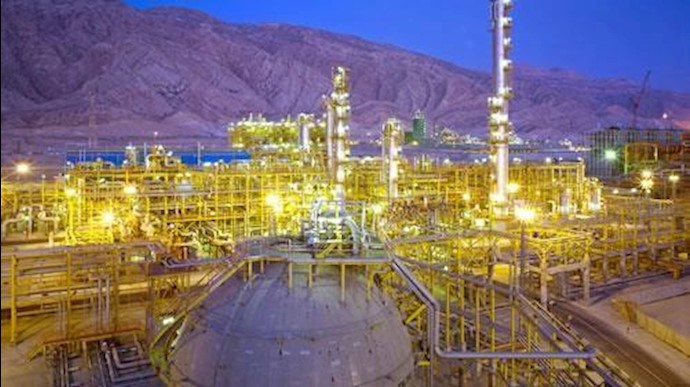 إيران..حريق في مجمع مرفاريدعسلويه البتروکيمياويات في مدينة بوشهر