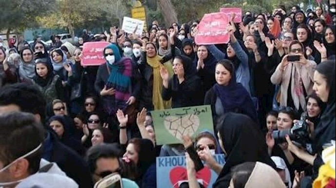 الأهوازيون يقابلون زيارة روحاني باحتجاجات واسعة