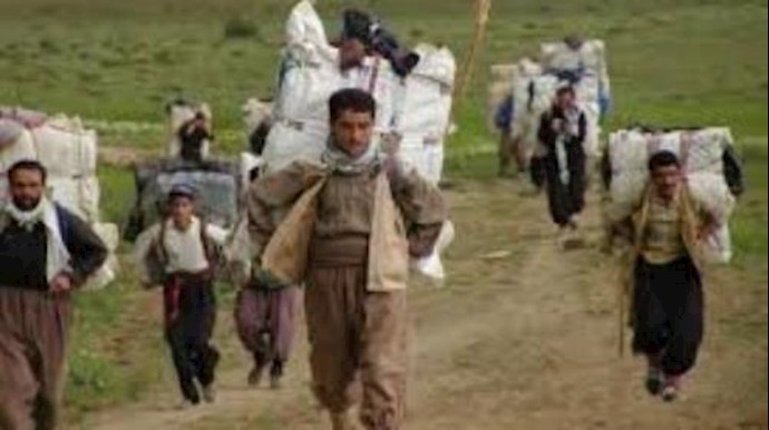 قتل العتالين المحرومين الشباب علی يد قوات الحرس