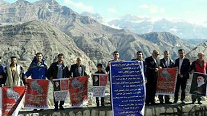 ايران..تجمع احتجاجي بجانب سد کارون۳