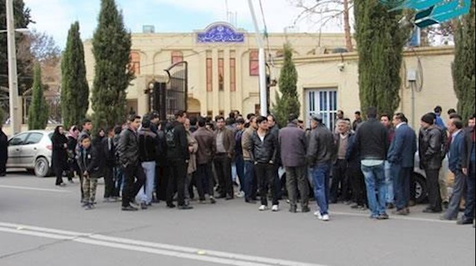 ايران ..تجمعات احتجاجية في مدينة شاهرود و رفسنجان