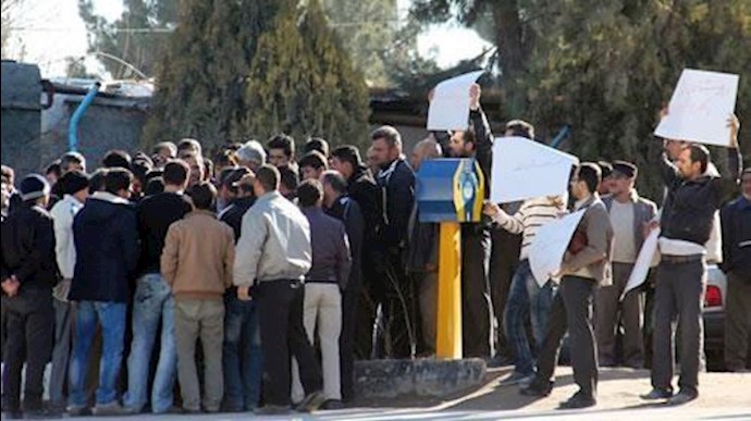 إيران.. تجمع احتجاجي لعمال عاطلين عن العمل في مدينة قزوين