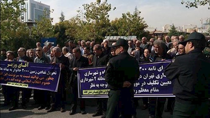 ايران ..تجمع احتجاجي للعمال في مدينة بندرعباس وطهران