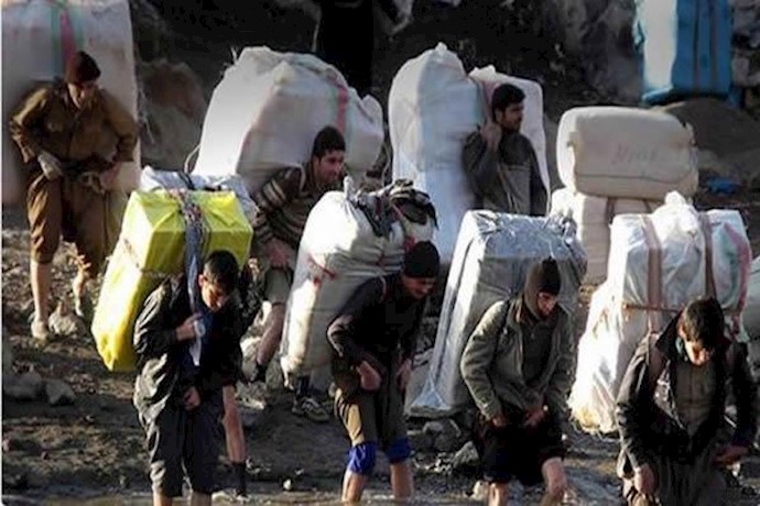 العتالون المحرومون في نظام الملالي من أجل كسب لقمة عيش