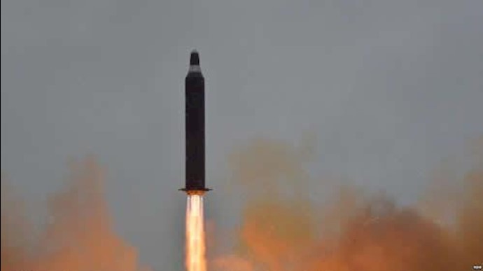 کوريا الشمالية تطلق صاروخا باليستيا وأمريکا تتجنب التصعيد
