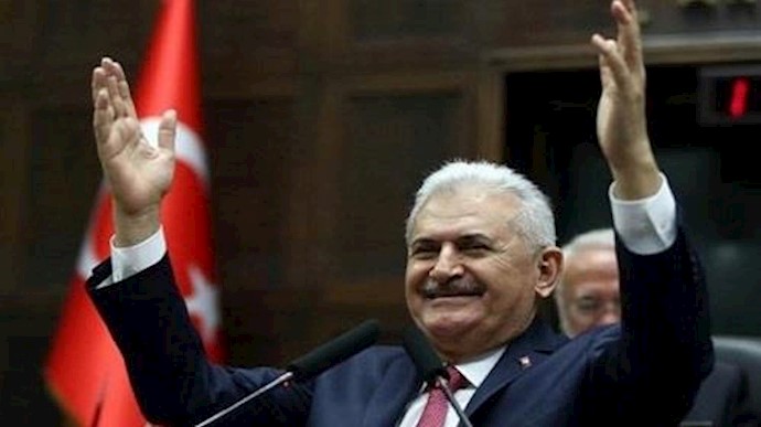 رئيس الوزراء الترکي يشير الی اتصال هاتفي بناء مع ميرکل