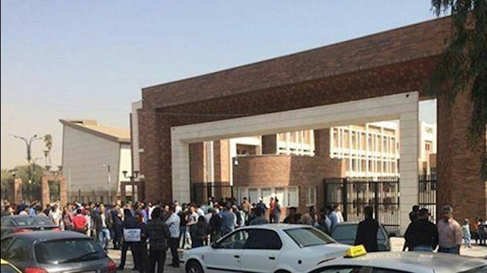 إيران..تجمع احتجاجي لعمال معمل«الفولاذ» بمدينة الأهواز