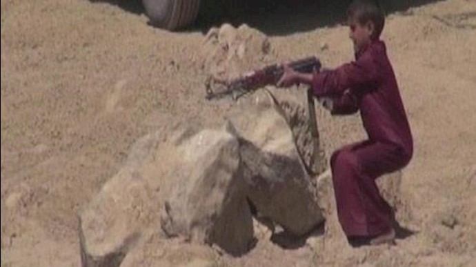 فرنسا تدين تجنيد ميليشيا الحوثي للأطفال بالمعارک