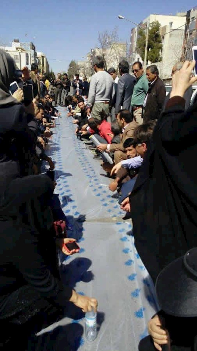 تجمع احتجاجي لآلاف المعلمين في طهران وعموم إيران للمطالبة بالإفراج عن المعلمين المسجونين
