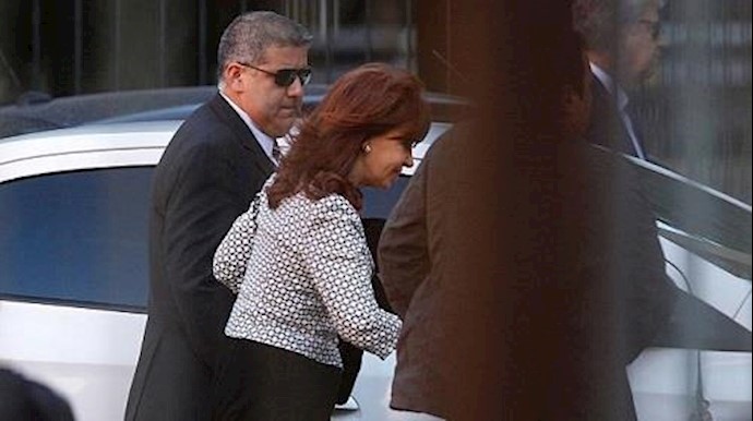 رئيسة الأرجنتين السابقة کريستينا فرنانديز وأسرتها تحت مجهر القضاء بشبهات فساد
