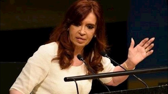 قاض يأمر بمحاکمة رئيسة الأرجنتين السابقة في قضية مضاربة بالعملة
