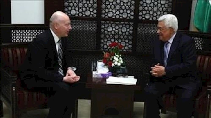 عباس يؤکد لموفد ترمب علی الالتزام بحل الدولتين