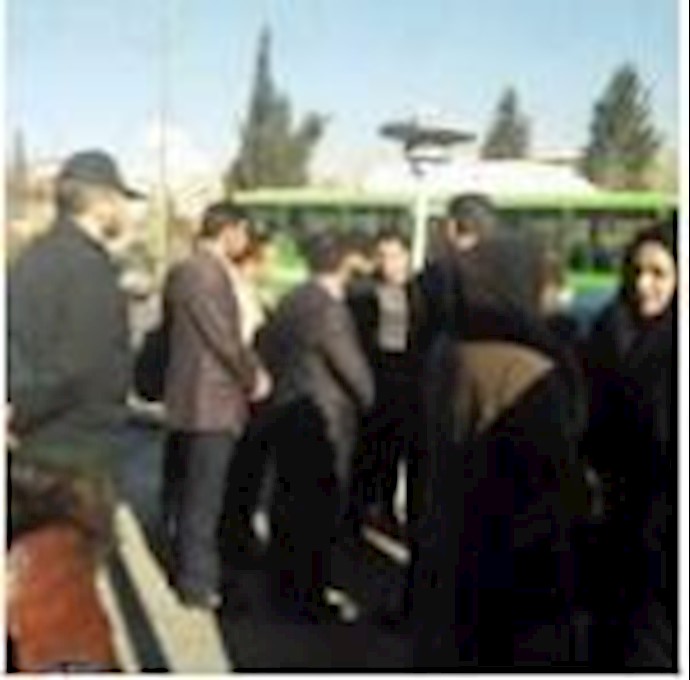 تجمع احتجاجي لمضمدين مقابل وزارة الصحة في طهران