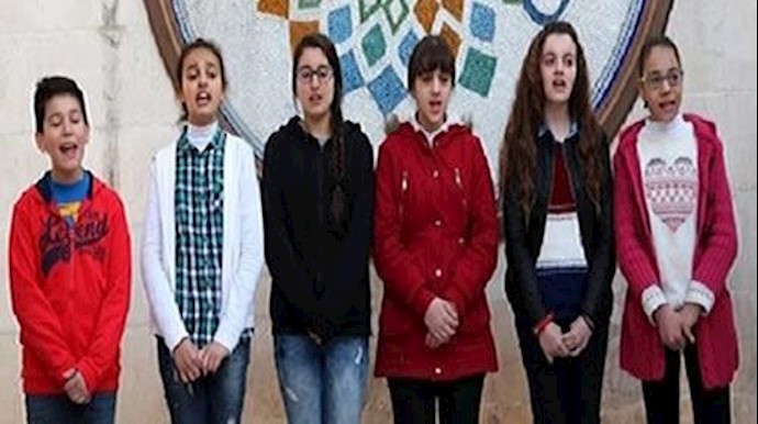 فرقة من أبناء اللاجئين يغنون بـ4 لغات.. لا نريد لأطفال سوريا أن يموتوا