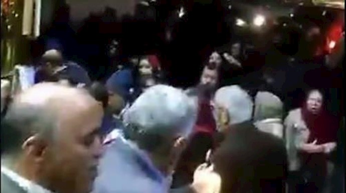 اعتصام متواصل ليل نهار للمغبونين المنهوبة أموالهم من قبل مؤسسة کاسبين بطهران