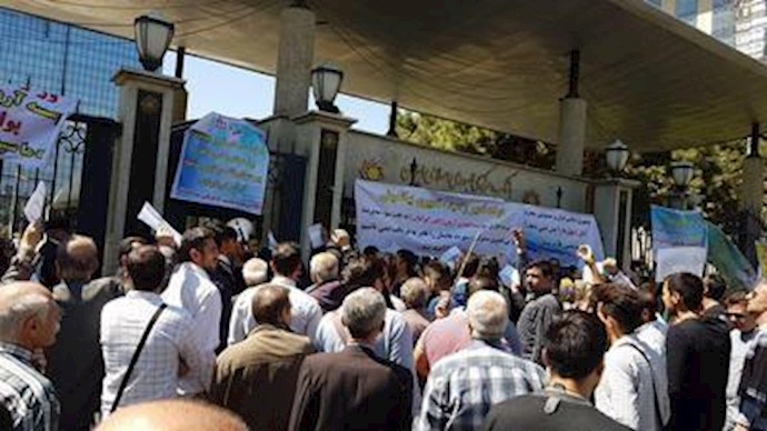 إيران..تجمع احتجاجي لمن نهبت أموالهم في طهران وشيراز