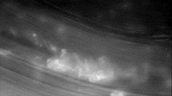 مرکبة کاسيني ترسل أول صور من داخل حلقات زحل