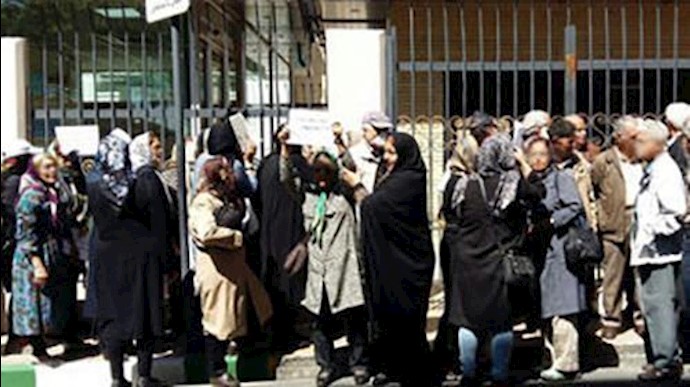 تجمع احتجاجي لمعلمين متقاعدين في طهران