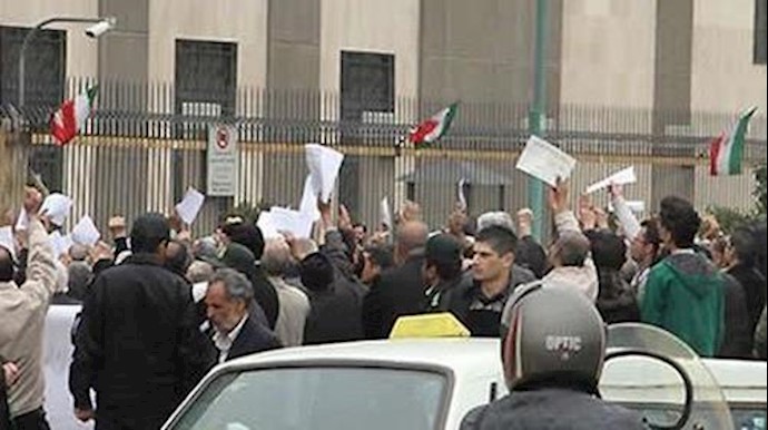 تجمعات احتجاجية في نقطتين بطهران