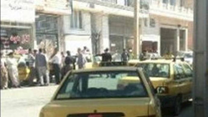 ايران..تجمع احتجاجي لسواق التکسي في مدينة بيرانشهرمقابل القائممقامية