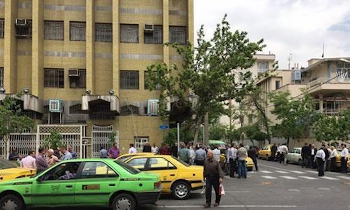 تجمع احتجاجي لسواق التکسي في طهران