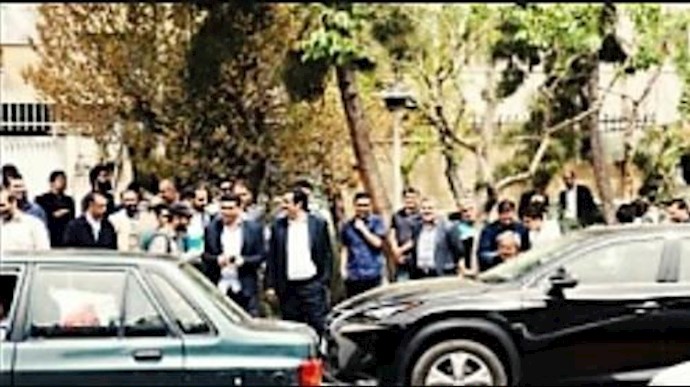 إيران..تجمع احتجاجي لمن نهبت أموالهم من قبل مؤسسة«کاسبين» مقابل وزارة الداخلية