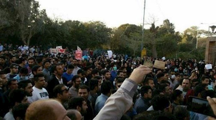 إيران ..تجمع احتجاجي تزامنا مع خطاب الملا روحاني