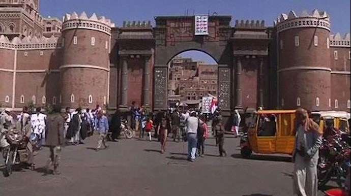 يمني يحرق نفسه بعد رفض الانقلابيين تسليمه راتبه