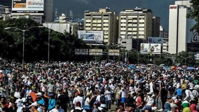 المعارضة الفنزويلية تدعو إلی مسيرات جديدة لمناسبة الأول من أيار/مايو