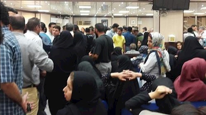 إيران..اطلاق الرصاص في الهواء واطلاق الغازات المسيلة للدموع علی تجمع احتجاجي في مدينة انديمشک