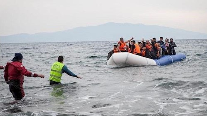 خفر السواحل الإيطالي ينقذ أکثر من 2100 مهاجر من الغرق بالمتوسط