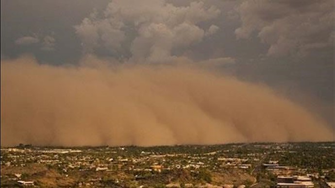 عاصفة ترابية في محافظة سيستان بلوشستان بسرعة 90 کم في الساعة