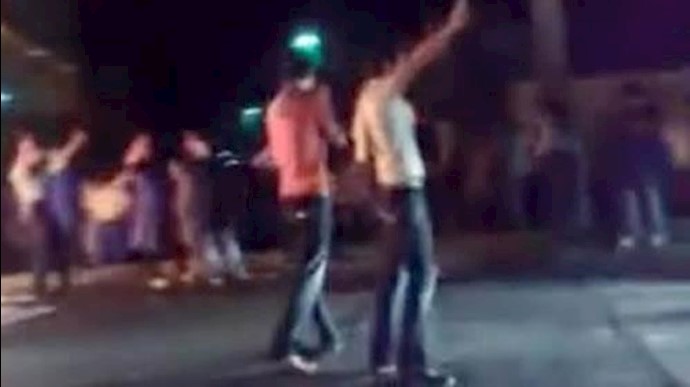 التقرير الإضافي من مدينة خرم آباد:قمع المواطنين باستخدام تجهيزات مکافحة الشغب