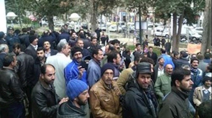 تجمع احتجاجي لعمال بلدية مدينه بروجرد