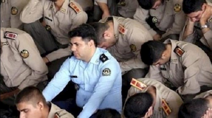 شباب إيرانيون يرفضون أداء الخدمة العسکرية خوفاً من إرسالهم إلی سوريا