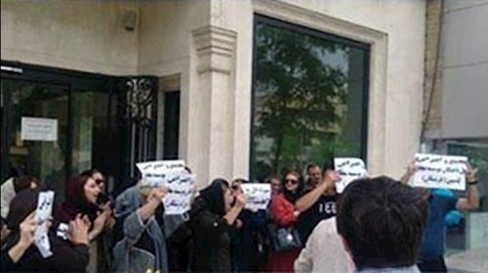 تجمعات احتجاجية في مدينتي مشهد وزاهدان