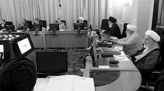 مجلس صيانة الدستور يقف في وجه وزارة الداخلية ليقدم نفسه مصدرا للشکاوی