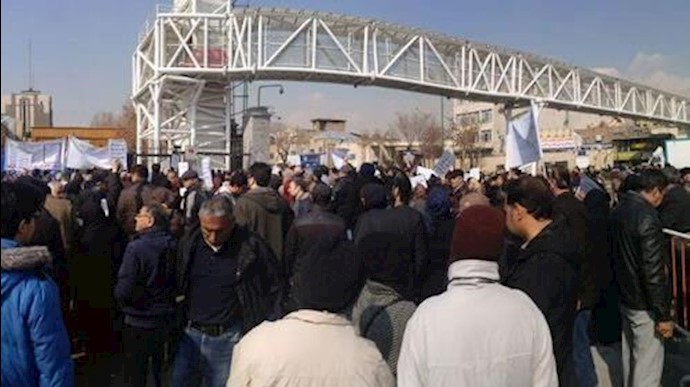 ايران.. تجمع احتجاجي لأهالي باکدشت مقابل برلمان النظام