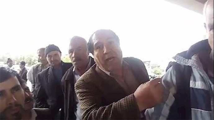 احتجاج العمال في تبريز تزامنا مع زيارة الملا روحاني الانتخابية + فيديو