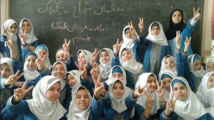 ايران.. اعلان دعم آلاف المعلمين للسجين السياسي المضرب عن لطعام اسماعيل عبدي