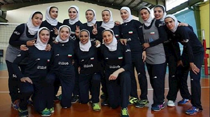 النظام الإيراني يعاقب 3 لاعبات من منتخب "الطائرة" لأسباب مجهولة