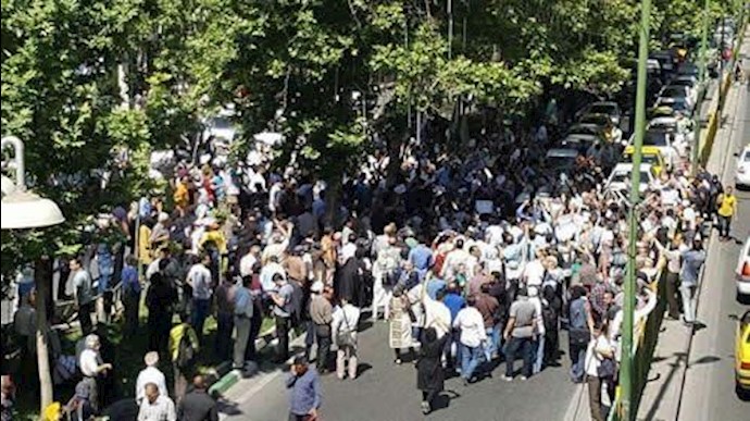 إيران.. تواصل احتجاج المغبونين المنهوبة أموالهم