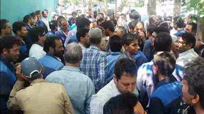 إيران..تجمع احتجاجي لموظفي دائرة الإتصالات لليوم الثالث علی التوالي