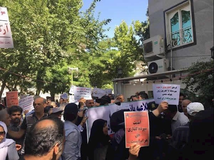 تظاهرة آلاف الأشخاص في طهران + فيديو وصور