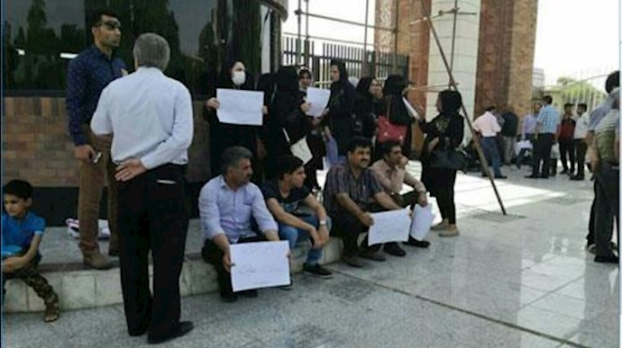 تجمع احتجاجي لمغبونين منهوبة أموالهم في مدينتي طهران والأهواز