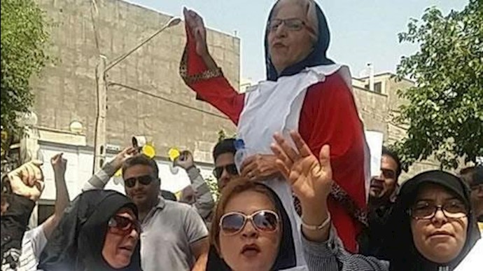 تجمعات احتجاجية واسعة في المدن الإيرانية