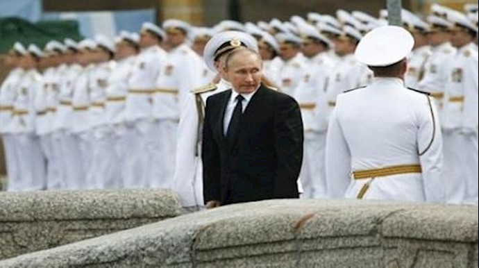 بوتين يأمر بمغادرة 755 دبلوماسيا اميرکيا الاراضي الروسية ردا علی عقوبات واشنطن