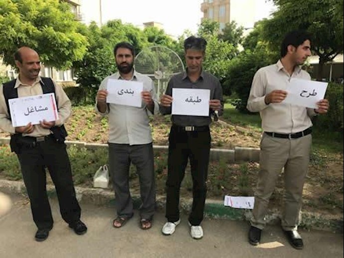 إيران..إضراب عن العمل واحتجاج واسع لموظفي شرکة الإتصالات +صور